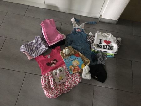 Verkaufe ein Mädchen Kleiderpaket 74/80
