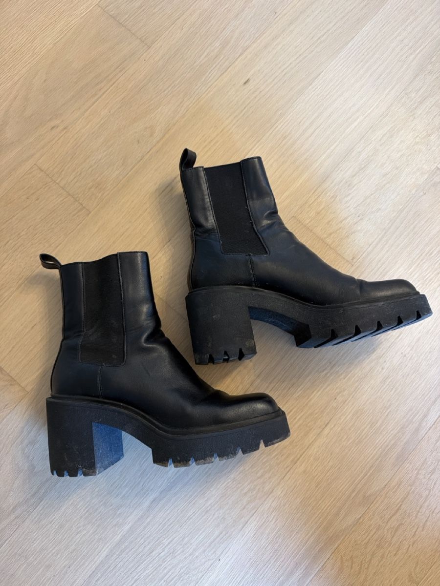Scarpe da donna: winter Schuhe  – Usato da Uster venduto da Ninii003 1