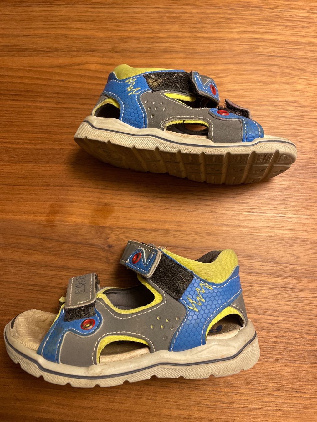 Scarpe per ragazzi: Kindersandalen Grösse 21 – Usato da Münsingen venduto da cwiedmer 1