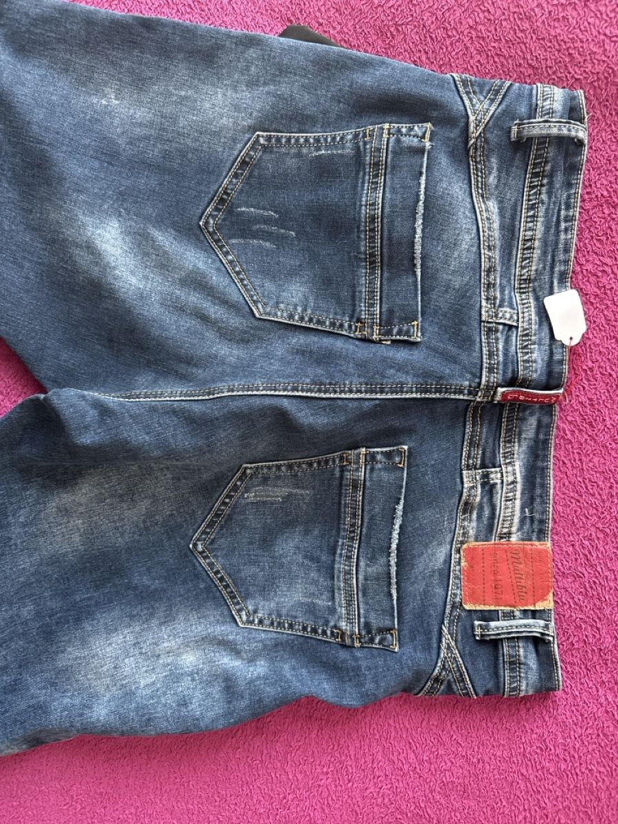 Jeans: Jean Multiblu bleu usé W44 L30 bon état – Usato da Courtételle venduto da ann_57c2 4