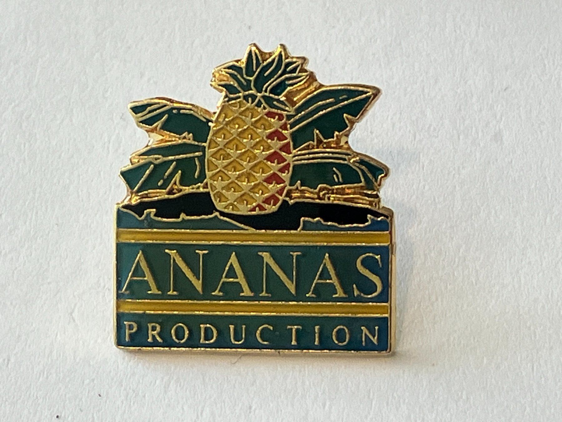 Plaketten & Abzeichen: 1 Pin Ananas Production – Gebraucht aus Basel von djwwpp