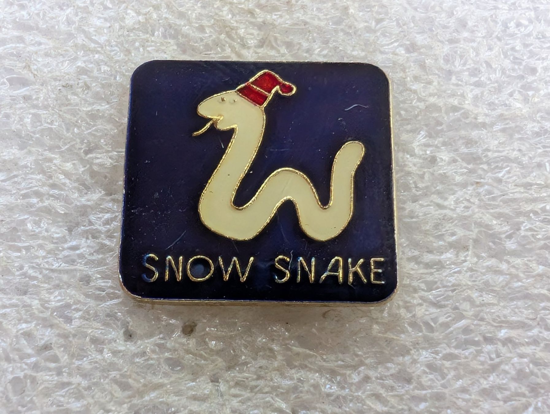Plaketten & Abzeichen: Ansteckpin 181: Snow Snake – Gebraucht aus Oppligen von Pin-Fall-Shop