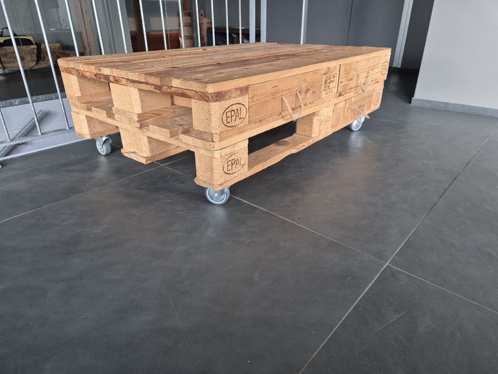 Tables: Sofatisch/ Couchtisch aus Paletten – D'occasion à Merlischachen par sir_9fhb 1