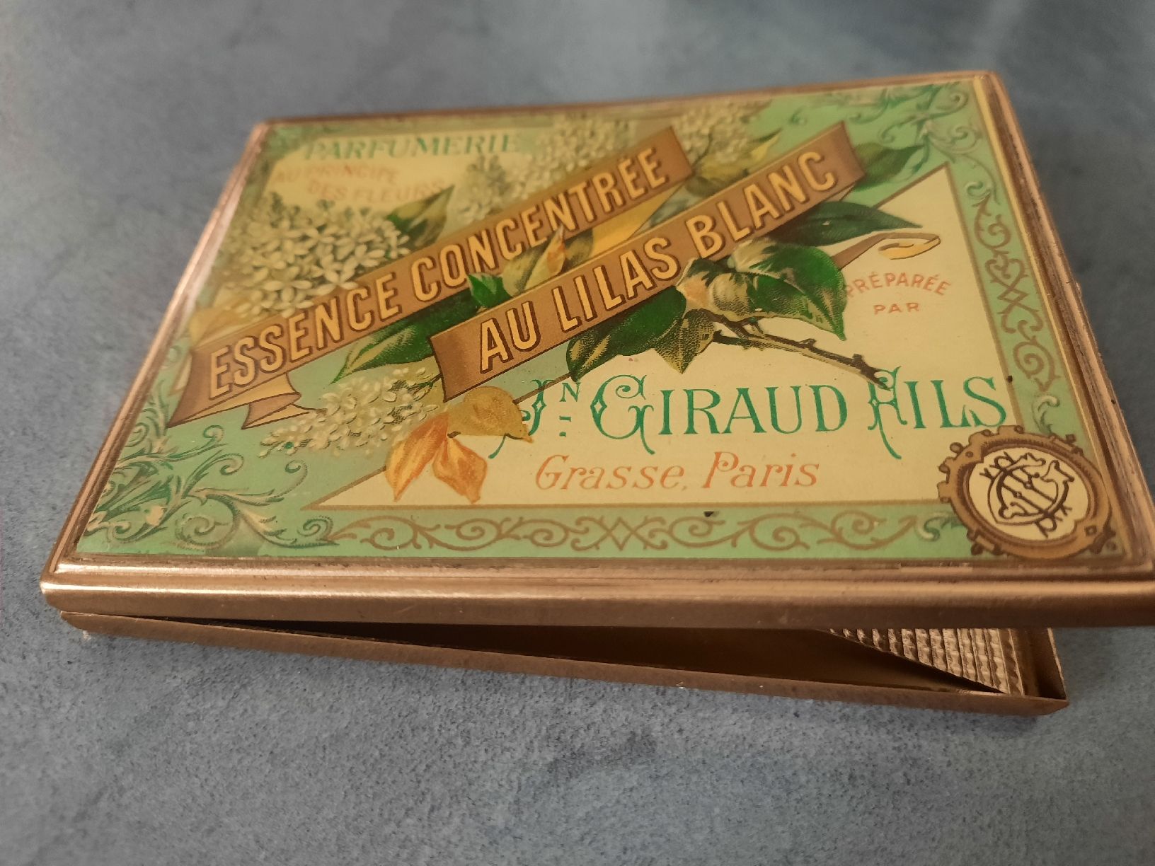 Autres tabacs: Ancienne BOÎTE À CIGARETTES – D'occasion à Le Locle par marylise01
