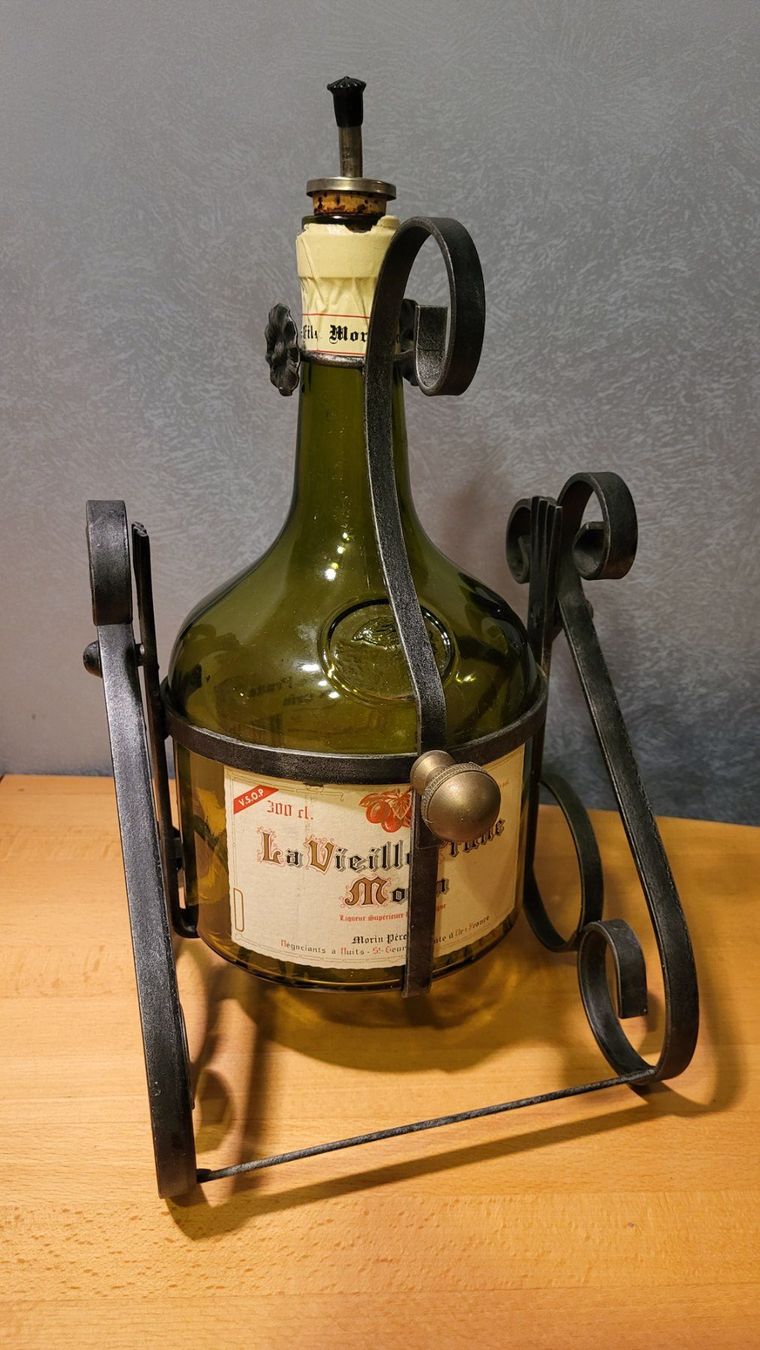 Etagères & Armoires à vins: Ausschankständer; Flaschenhalter, kippbar – D'occasion à Uster par gurust 2