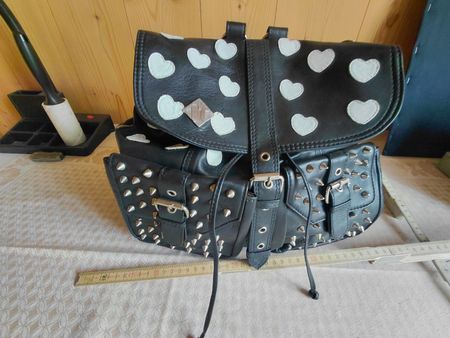 Lederrucksack  Handtasche La Belle schwarz Hearts Nieten 🔥?
