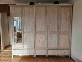 Kleiderschrank mit Spiegel