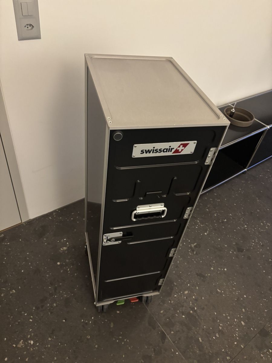 Swissair Sonstiges zu Aviatik: Swiss Air Trolley Schwarz – Gebraucht aus Fraubrunnen von Siegl1994 2
