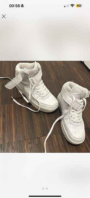 Scarpe da uomo: Coole weisse Sneakers  – Usato da Cham venduto da VStore