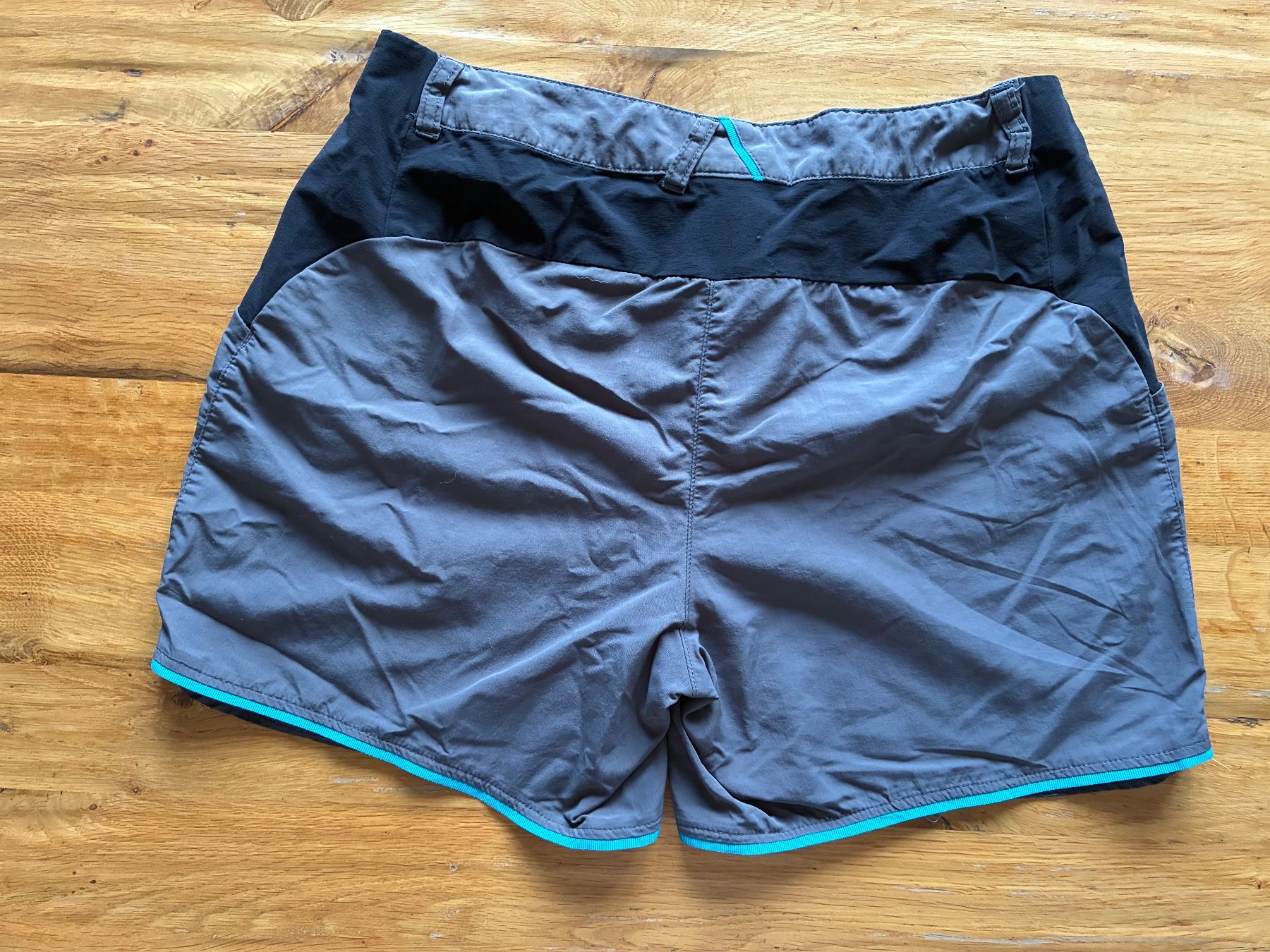 Decathlon Pantaloni: Damenwanderhose kurz. Grösse XS – Usato da Kräiligen venduto da MonteBerna 1