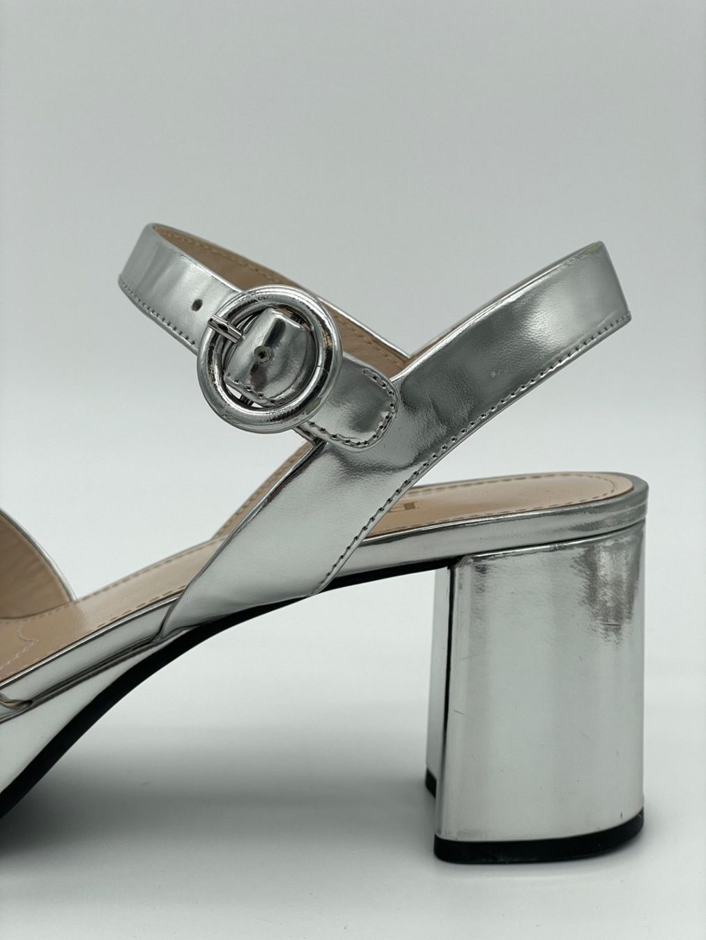 Prada Scarpe da donna: Prada Plateau Sandale mit Absatz EU 39 Metallic – Usato da Zürich venduto da shoe_shop 4