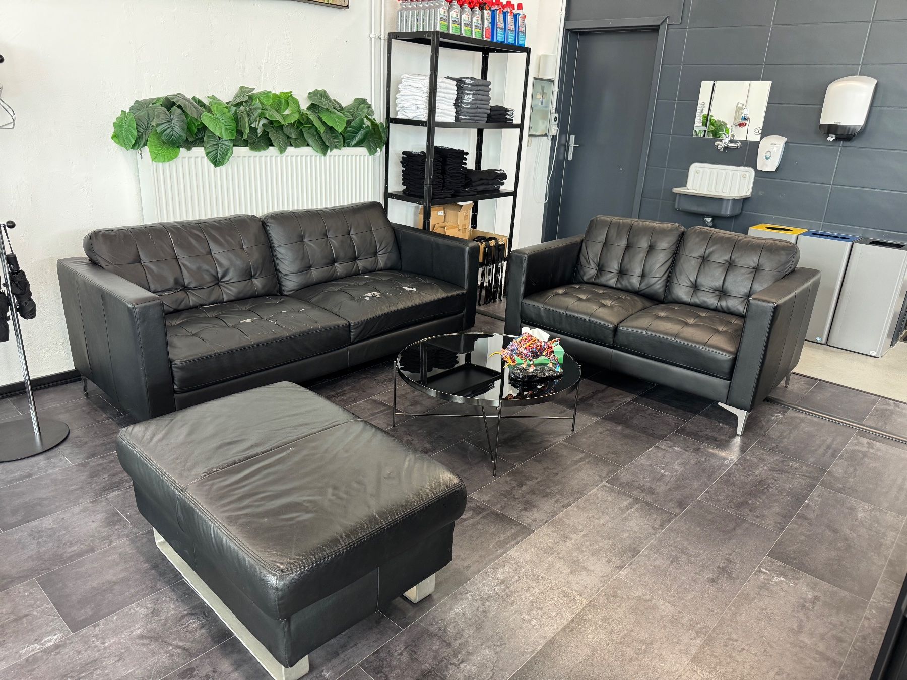 Divani: Kunstleder Sofaset / 3 & 2 - Sitzer Inkl. Hocker – Usato da Lüsslingen venduto da Dr1vee 1