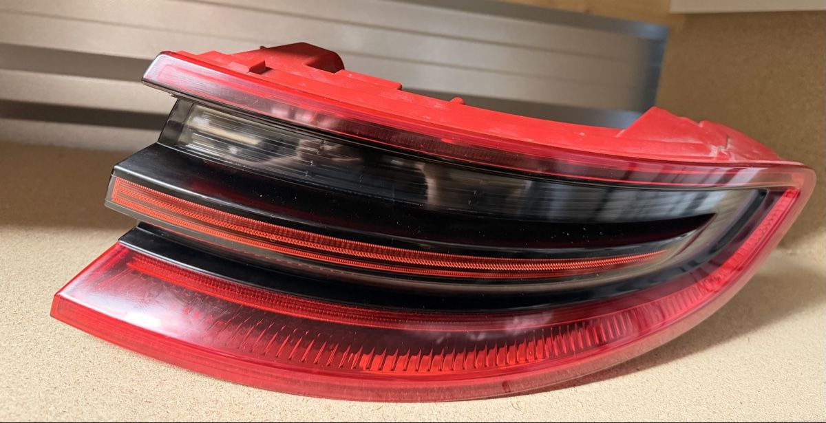 Porsche Fari: Feu arrière droite - Porsche Macan - 95B945096D – Nuovo (secondo la descrizione) da Lausanne venduto da AKB_AutoParts 1
