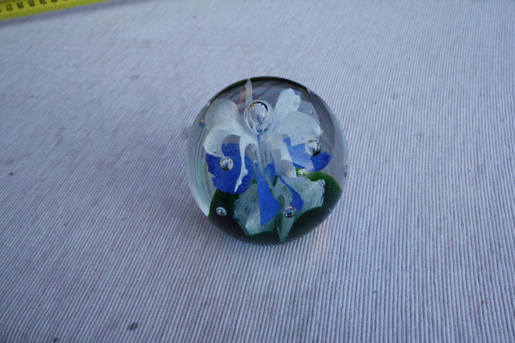 Gläser: PAPERWEIGHT GLAS-KUGEL BRIEFBESCHWERER – Gebraucht aus Wauwil von Pneuedy 7