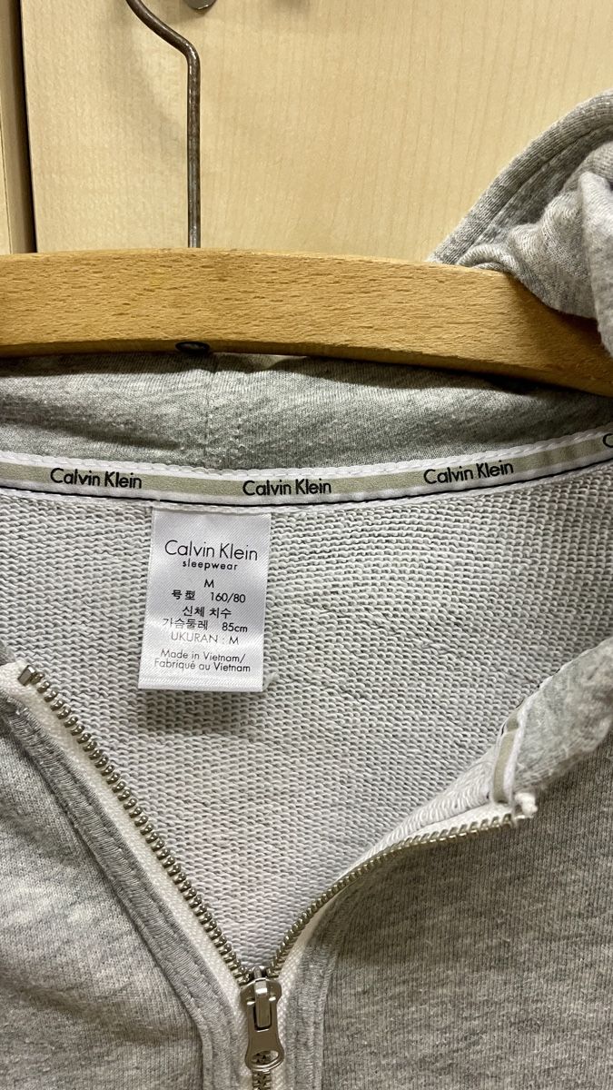 Calvin Klein Giacche: Calvin Klein Zip-Hoodie Grau, Gr. M – Nuovo (secondo la descrizione) da Schliern b. Köniz venduto da Lorena.h 1