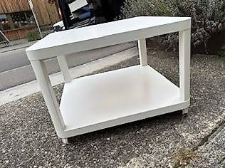 Tische: IKEA Beistelltisch – Gebraucht aus Allschwil von and_qg59