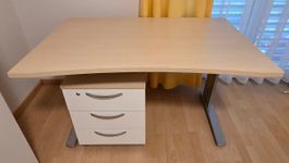 Praktischer und kompakter Bürotisch mit Rollcontainer