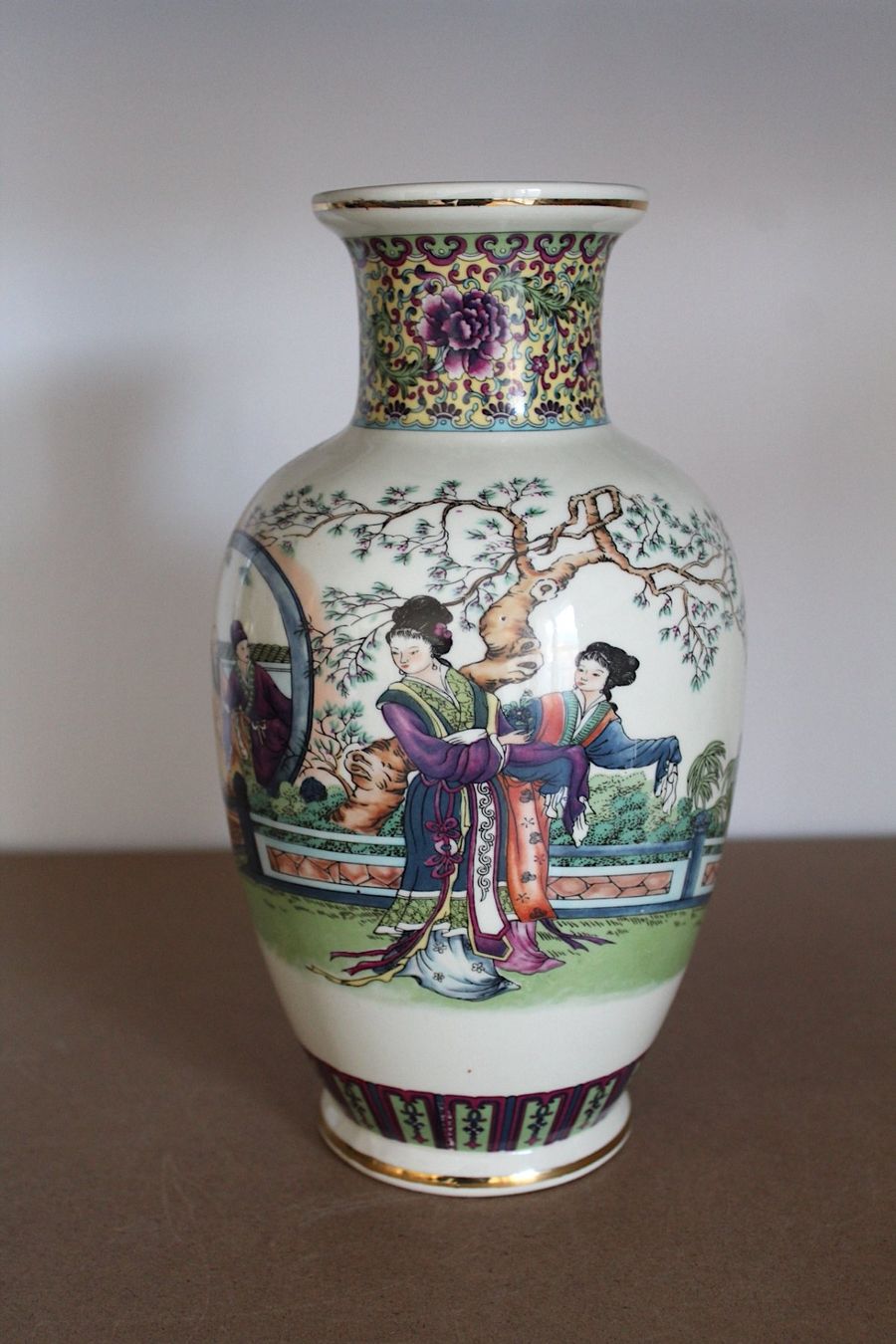 Vasi & Recipienti: Vase mit Chinesischem Design, – Usato da Locarno venduto da fripui