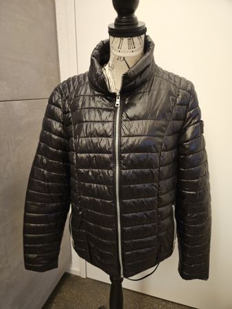 Schwarze Jacke, ca Grösse 38 / 40