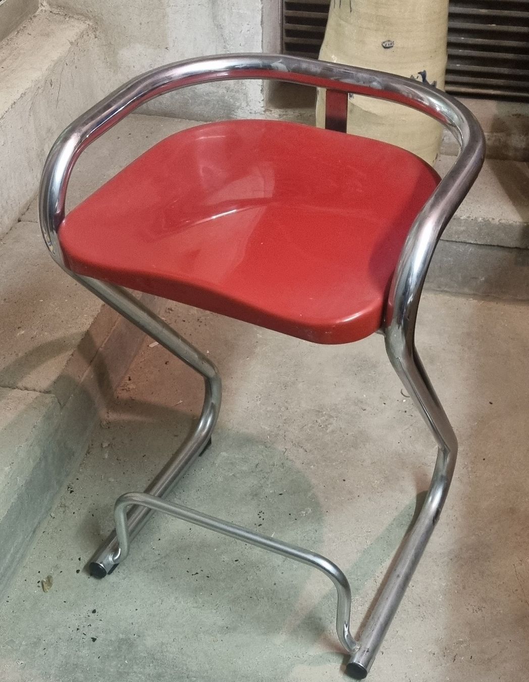 Hocker: Roter Barhocker Lammhults, made in Sweden – Gebraucht aus Basel von Jcva