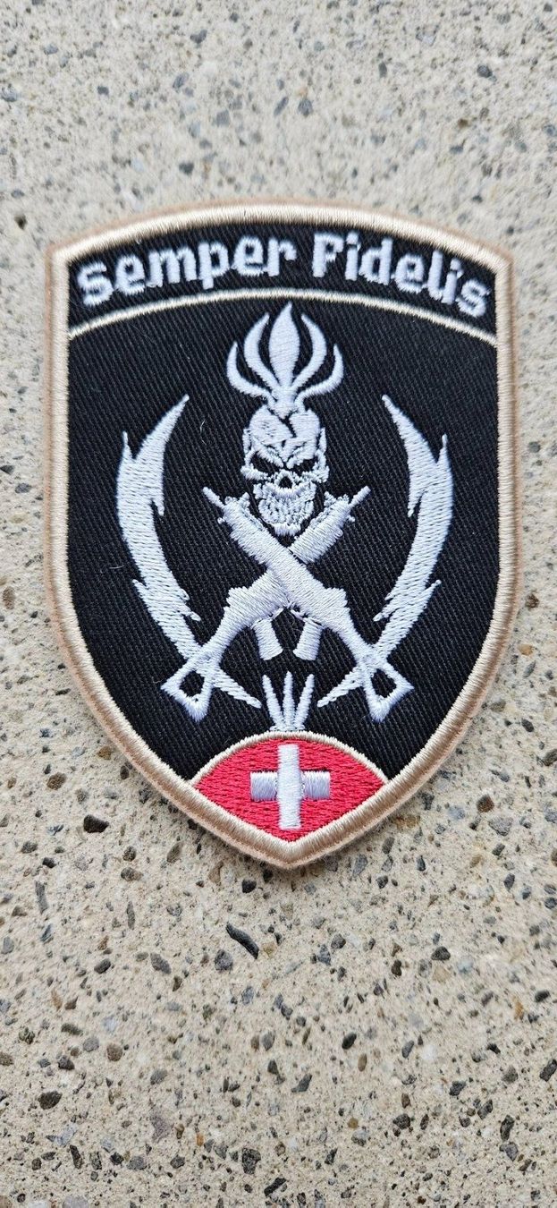 Schweizer Armee Placchette & Badge: *** Badge Grenadier mit klett *** – Nuovo e nell'imballaggio originale da Riedholz venduto da fr_sIruP