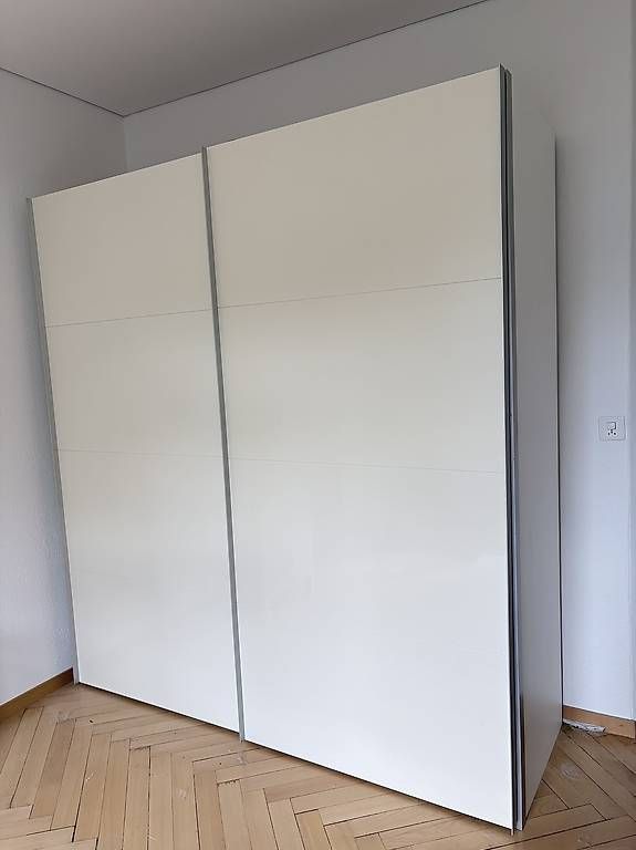 Armadi: Schrank mit Schiebetüren – Usato da St. Gallen venduto da sha_cd29 1