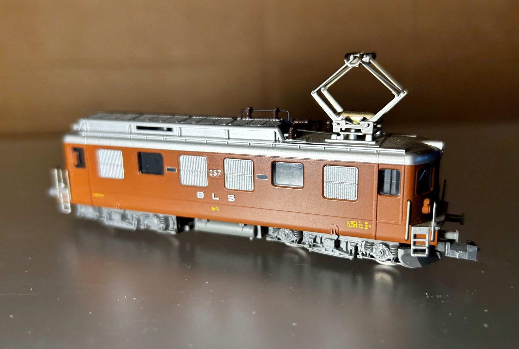 Hobbytrain Modellini di ferrovie: Hobbytrain 11441 E-Lok Ae 4/4 BLS, Spur N – Usato da Salvenach venduto da Ricardo3280 3