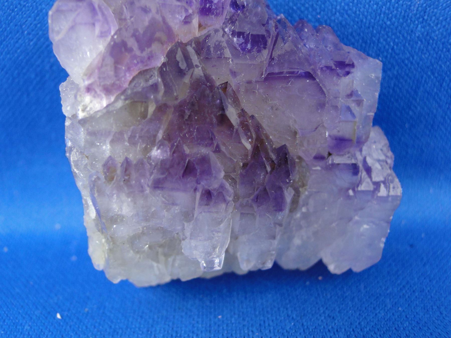Minerali & Pietre curative: Quartz var Amethyst – Usato da Schinznach Bad venduto da Demerald 3