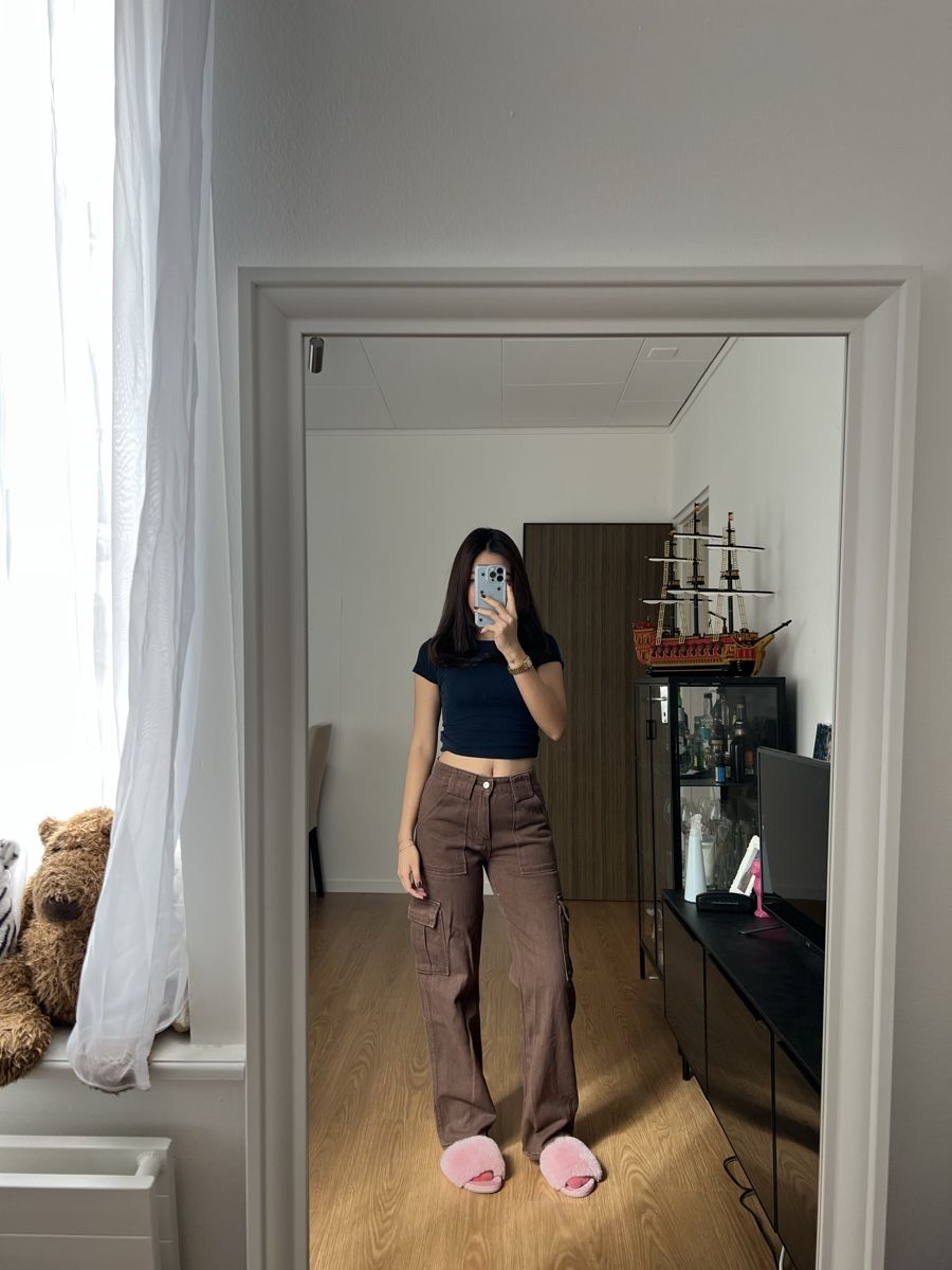Jeans: Brown Cargo Pants - Y2K Style – Usato da St. Gallen venduto da trxcy