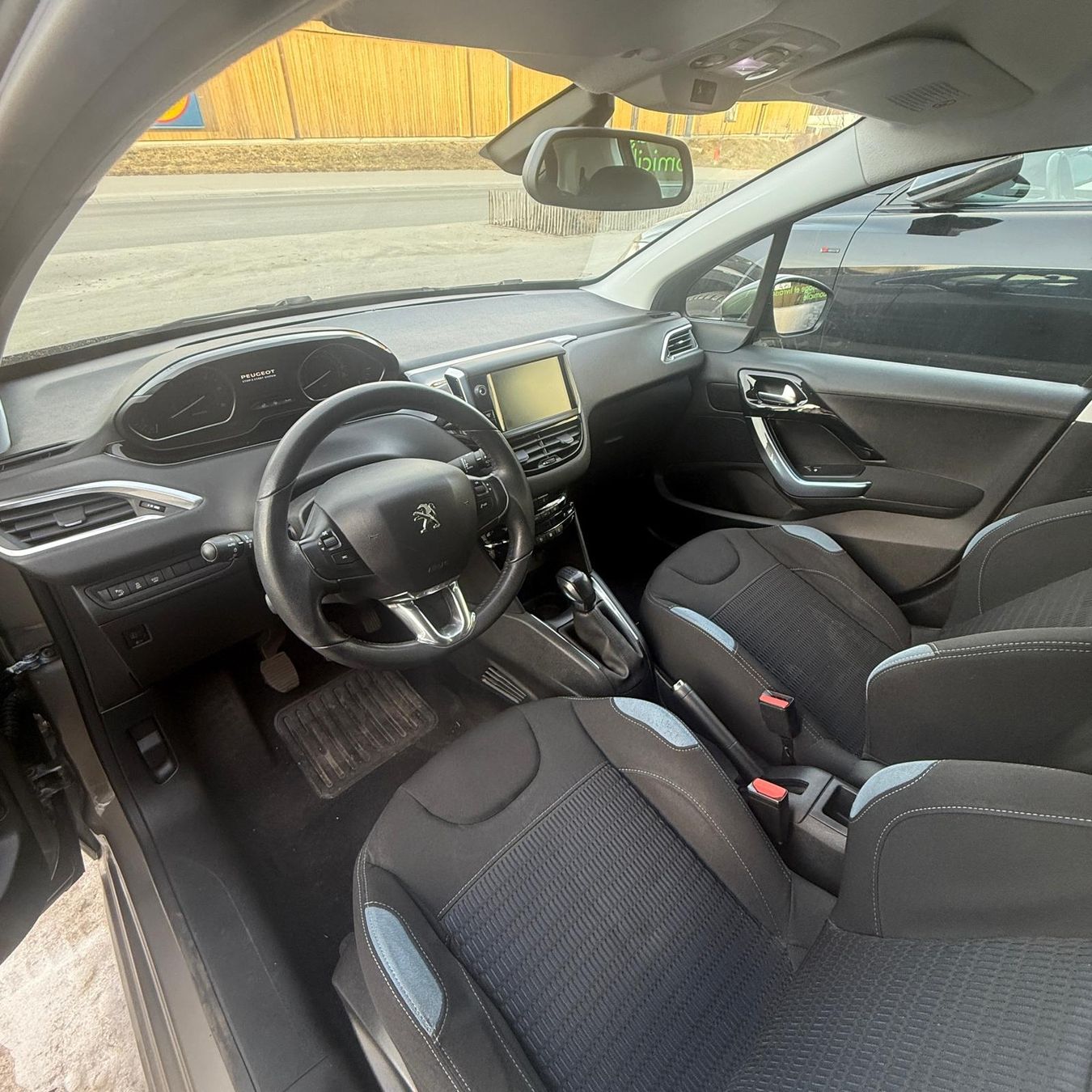 Peugeot Automobili: Peugeot 208 diesel 1.6 – Usato da Fribourg venduto da cbu_q7ck 9