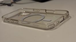 Transparente Spigen Hülle für iPhone 17 – fast neu