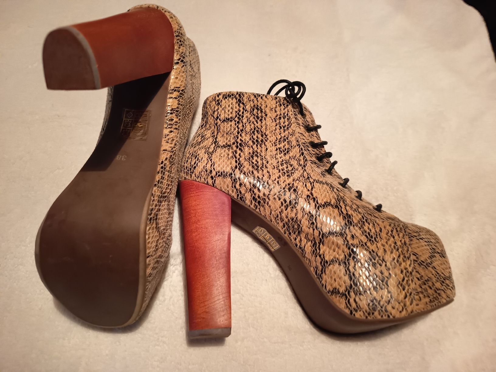 Damenschuhe: Leder Schnürstiefel – Neu (gemäss Beschreibung) aus Pratteln von Thermocare 1