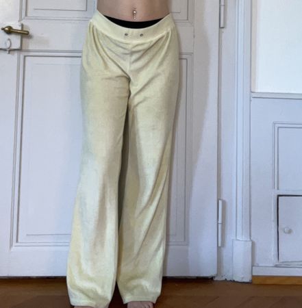 Y2k Style Samthose hellgelb, Grösse M