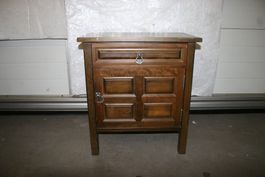 Spanisch katalanische kleine Kommode Nachtisch Sideboard