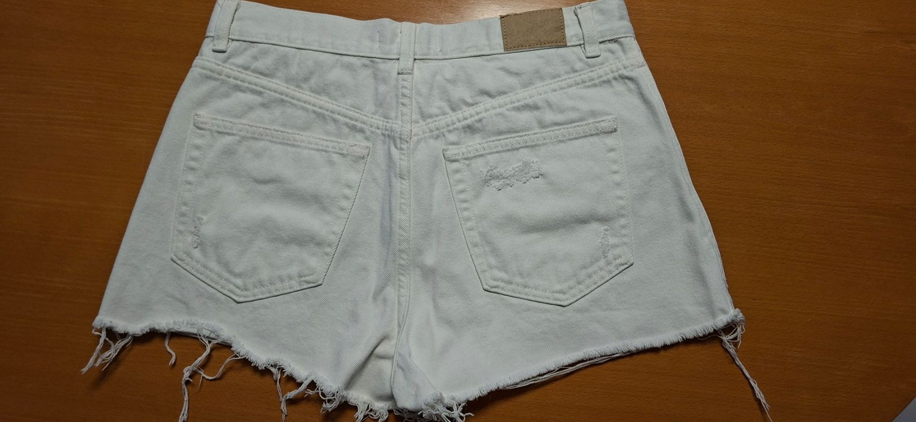 Pull&Bear Pantaloni: Short Pull&Bear blanc, taille 40, jamais porté ! – Nuovo (secondo la descrizione) da Granges-Paccot venduto da kilu4 1