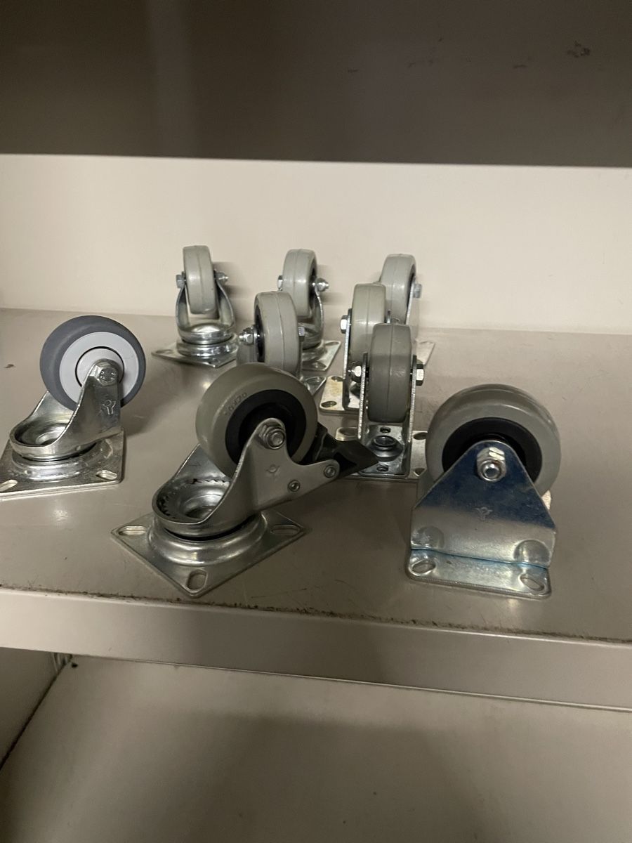 Altro per stoccaggio & trasporto: Konvolut 8 Rollen mit Platte neu – Nuovo (secondo la descrizione) da Adligenswil venduto da Decor-Tech 3