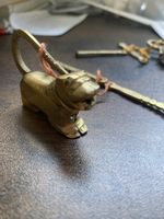 Vintage brass dog Vorhängeschloss with keys