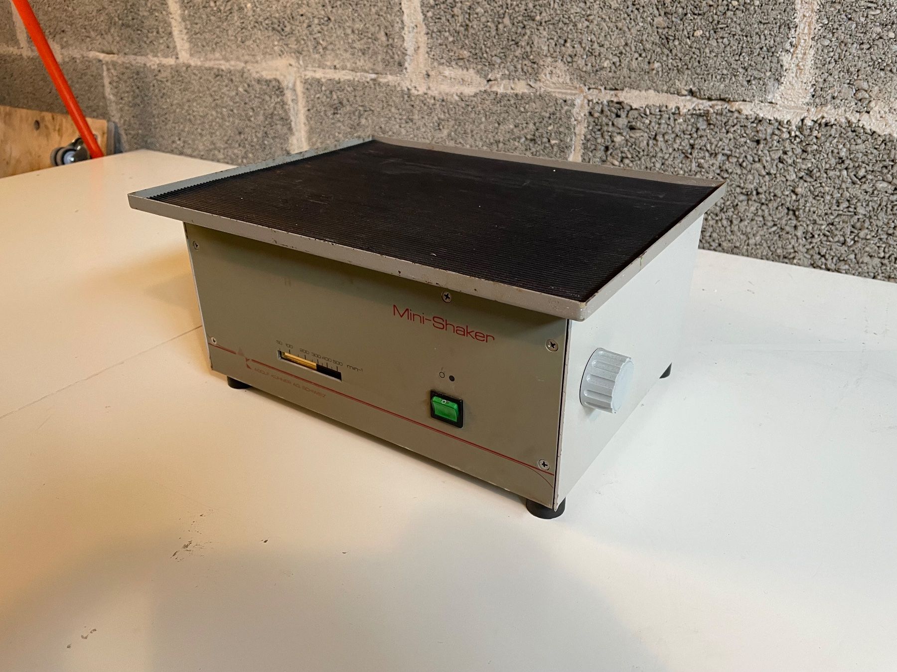 Tutte le macchine: Adolf Kühner Mini Shaker / Plateau oscillant – Usato da Les Acacias venduto da Lynncia 1