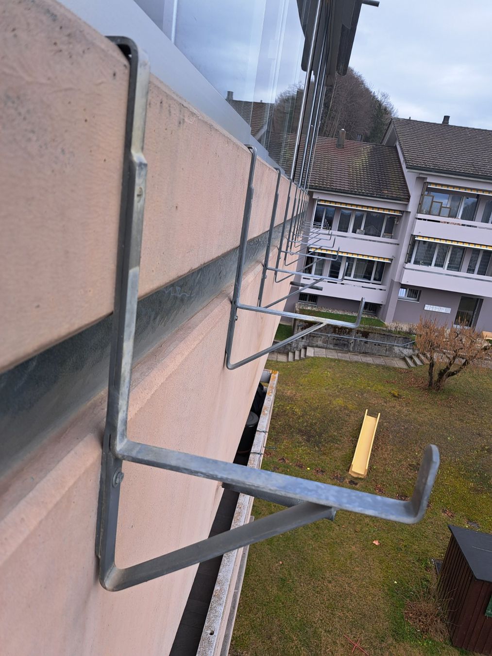Eternit Blumentöpfe: 6 Stück Balkon oder Mauer Blumenkistli – Gebraucht aus Wald ZH von baumih 2