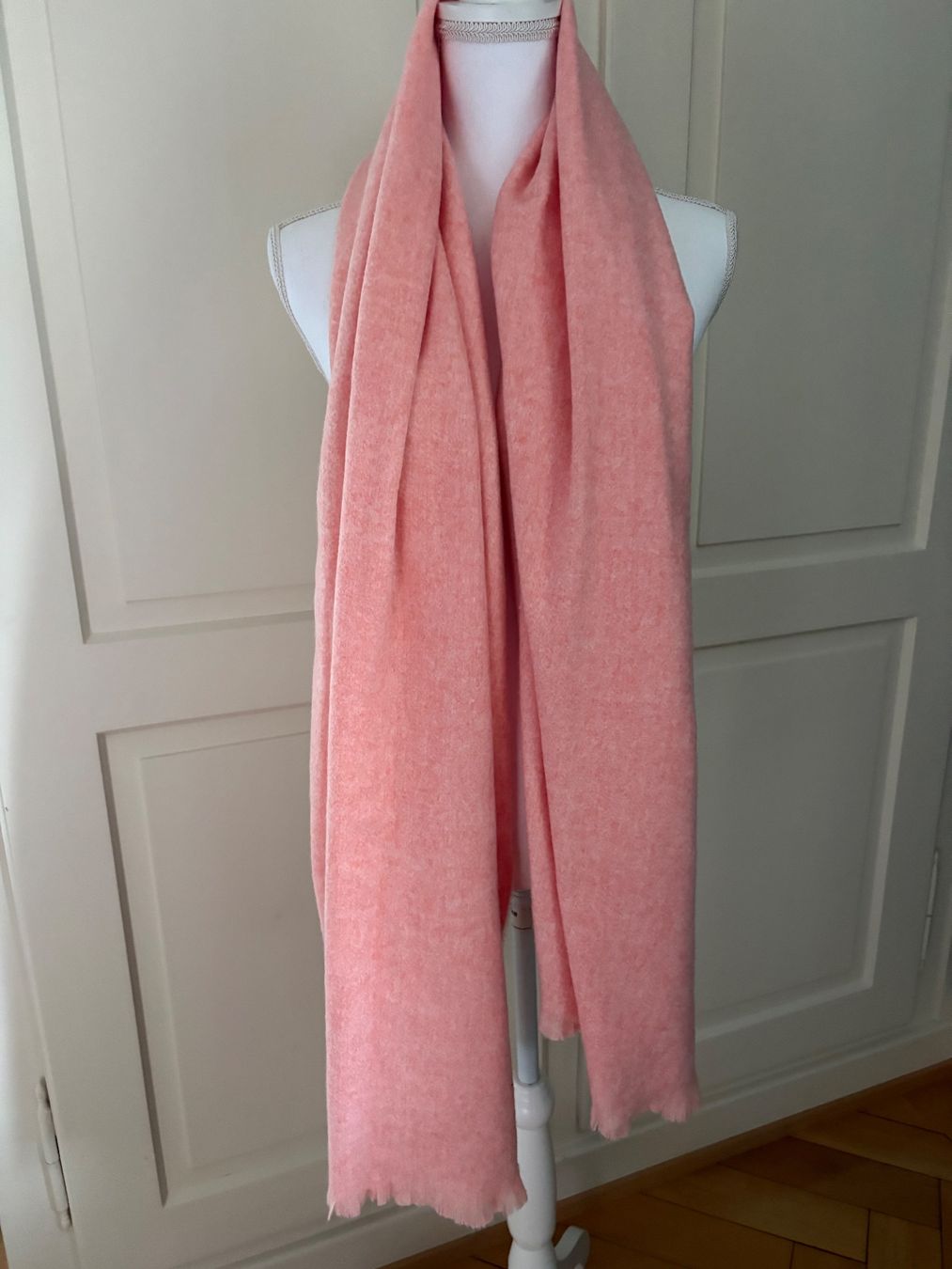 Cinque Foulards & écharpes: Schal von Cinque, korallefarben – D'occasion à Winterthur par Lepetitprince18