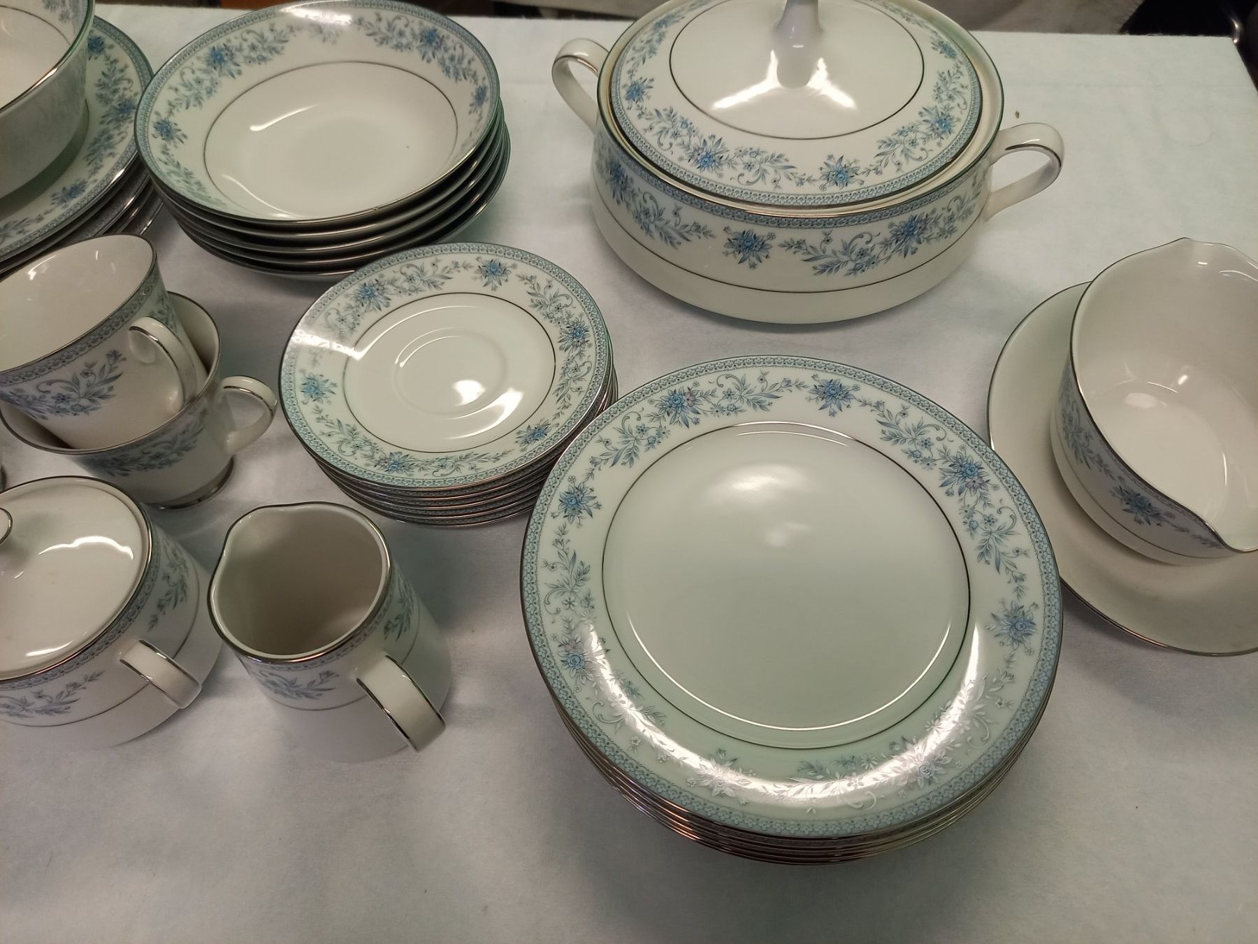 Set di piatti: PORZELAN SERVIS  BLUE HILL – Usato da Uster venduto da flocke1 4