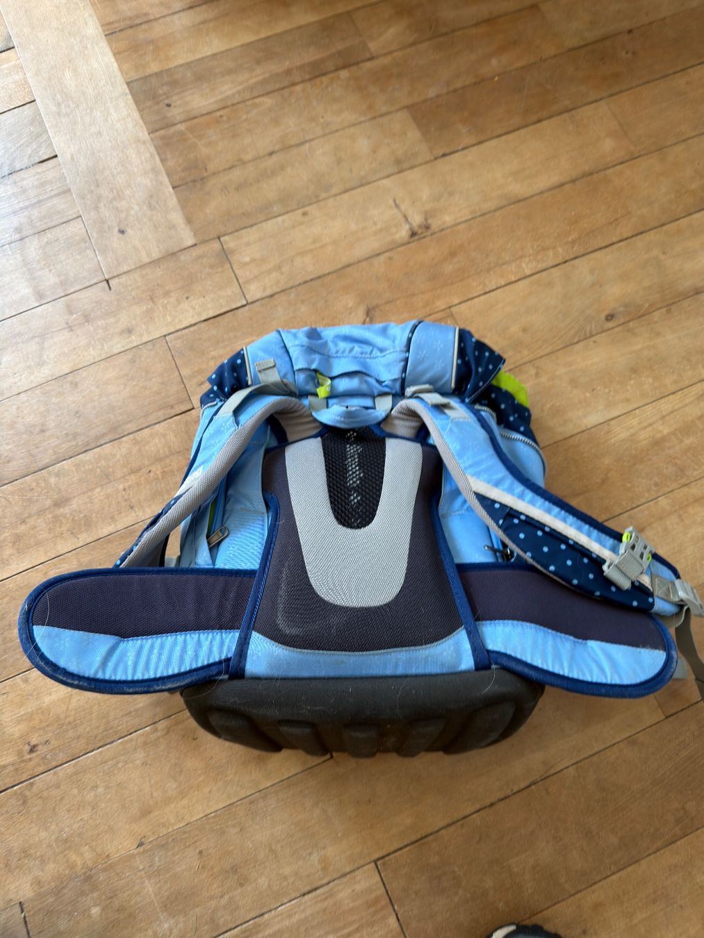Ergobag Kindertaschen: Schulrucksack Ergobag hellblau Punkte guter Zustand – Gebraucht aus Herzogenbuchsee von sika13 2