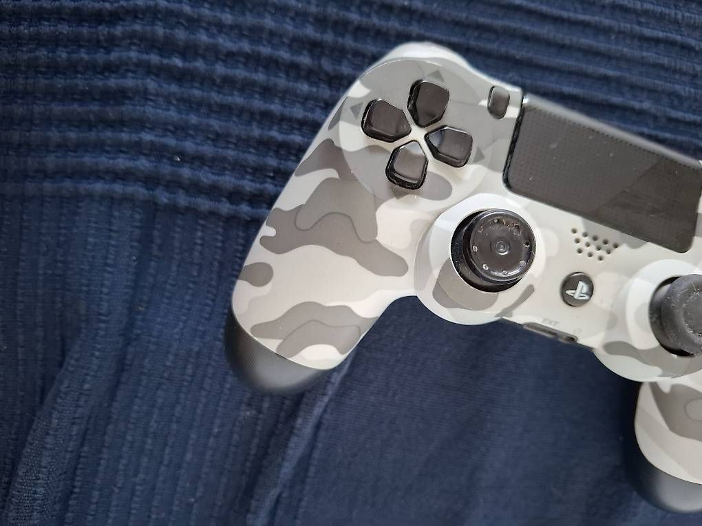 Controller: Controller PS 4 – Gebraucht aus Dielsdorf von cmo_c6hy 1