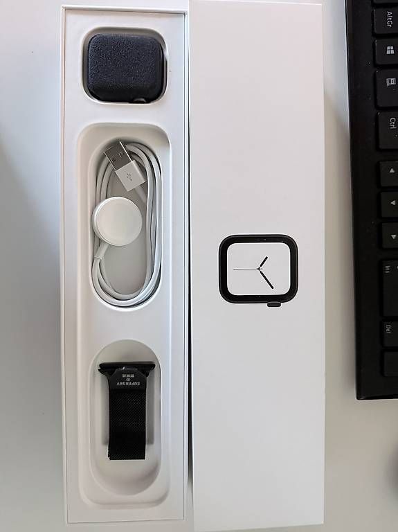 Smartwatch: Apple Watch Series 4 – Usato da Sennwald venduto da Cloe_M98