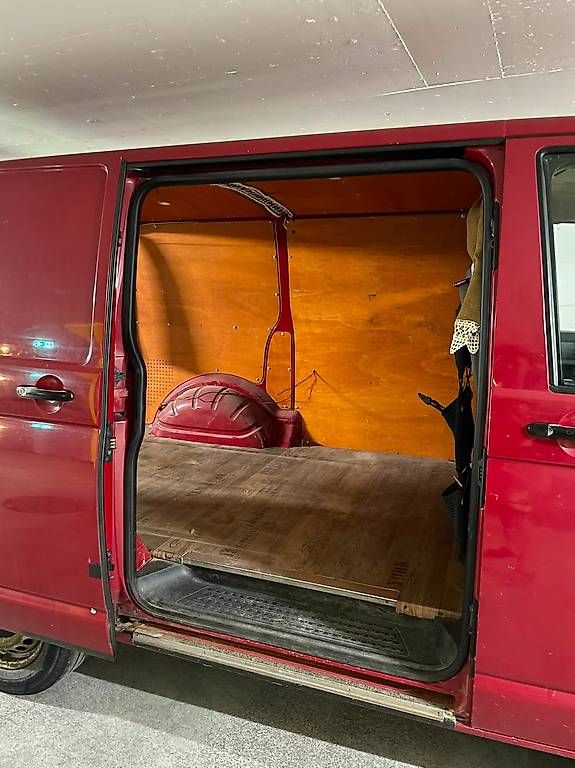 VW Veicoli commerciali: VW T5.1 Transporter 2.5 TDI – Usato da Oberkirch LU venduto da Manuel_Haefliger 4
