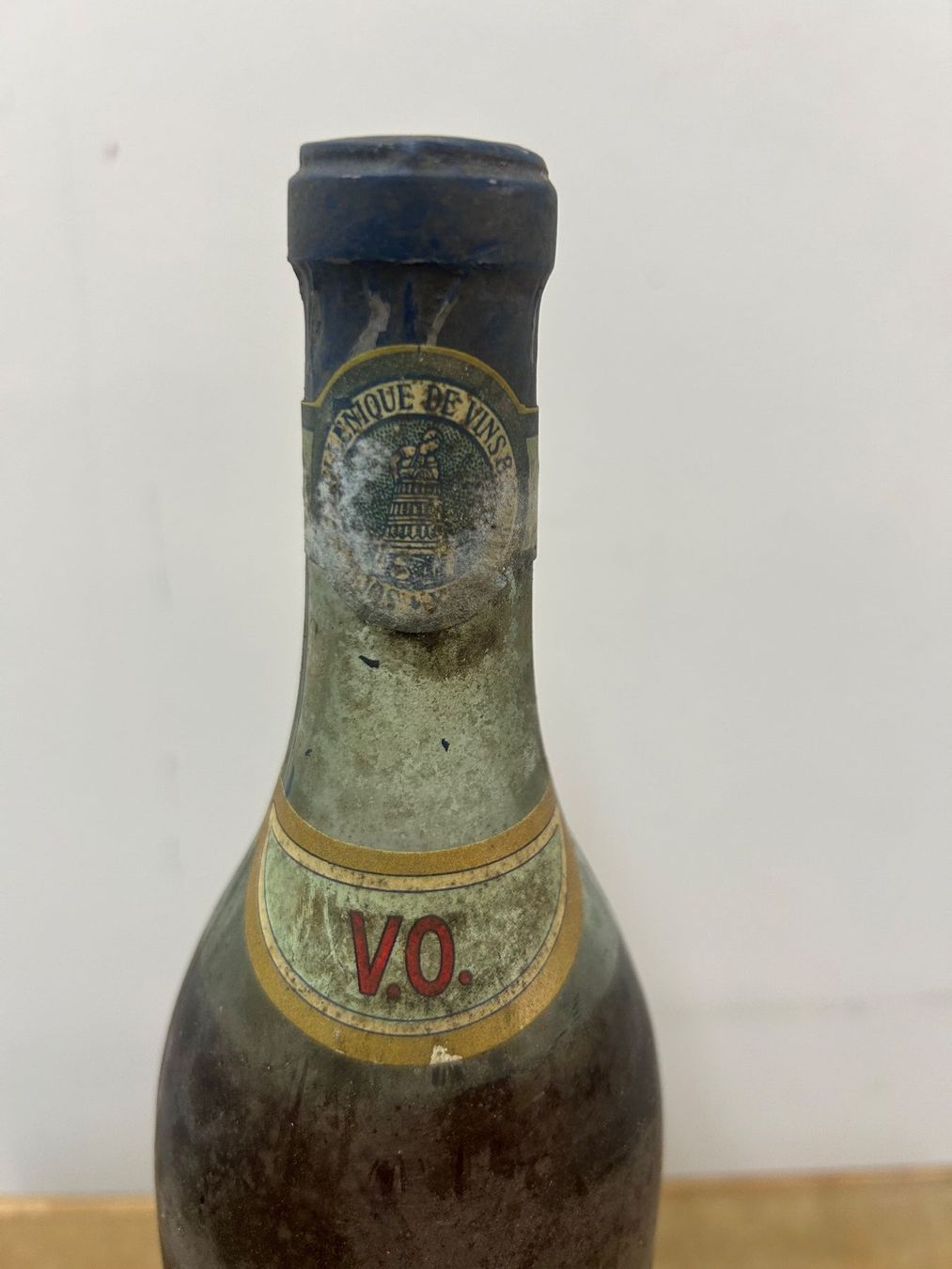 Wein: 1 Flasche Botrys Brandy V.O. griechischer Brandwein – Gebraucht aus Zürich von Levelart 2