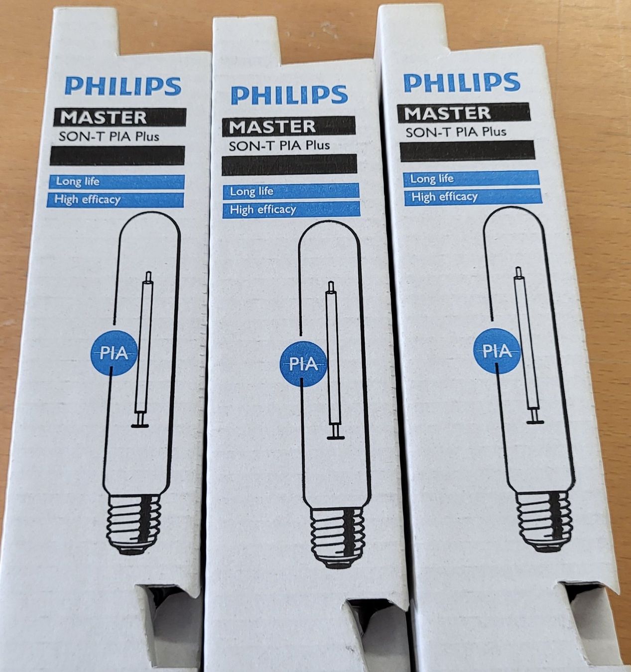 Philips Lampade: Natriumdampflampe MASTER  SON-T PIA PLUS 100W/220 E40 3Stk. – Usato da Rapperswil SG venduto da AndiRap
