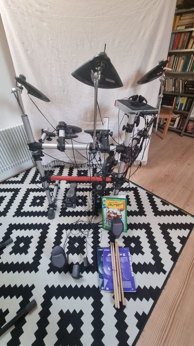 Yamaha Strumenti musicali: Yahama E-Drum Set DTXPress III – Usato da Wabern venduto da Cnaira 1