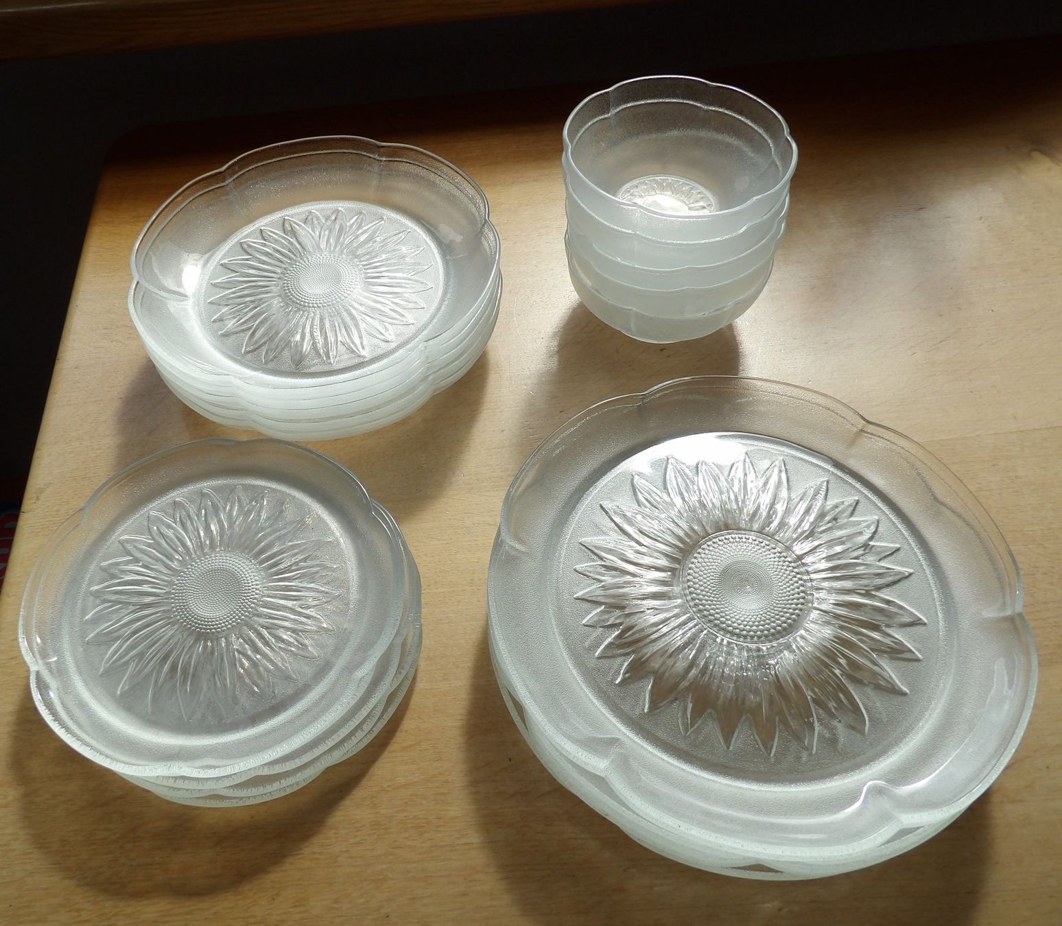 Set di piatti: Schönes Glasteller Set - 21 Teile – Usato da Niederlenz venduto da Steff99