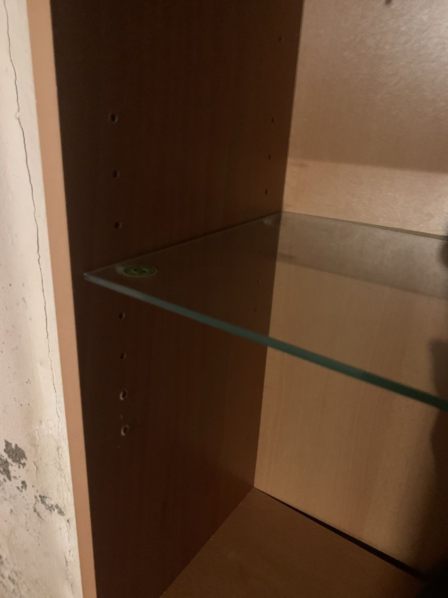 Scaffali: IKEA Billy bibliothèque avec tablettes en verre – Usato da Montpreveyres venduto da Maleagant